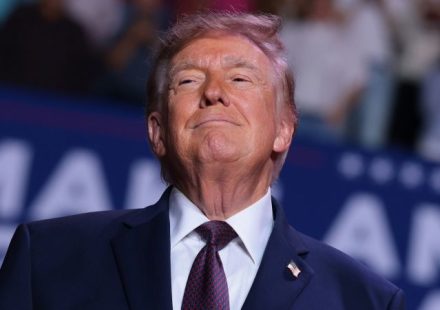 trump busca fortalecer