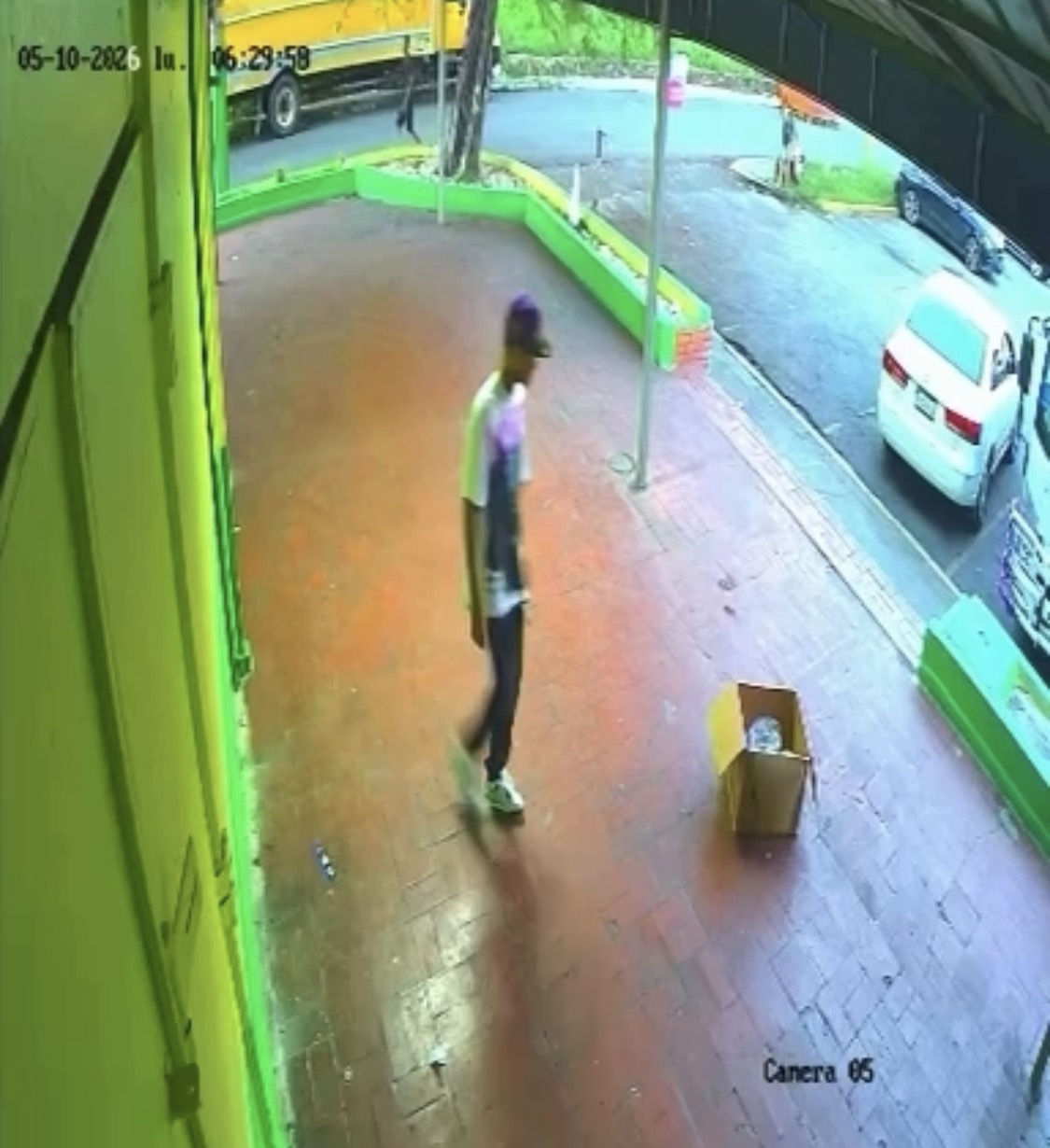 denuncian tres jóvenes